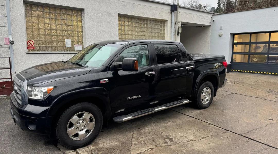 Toyota Tundra 5.7 V8 - detail kontroly CARVEX